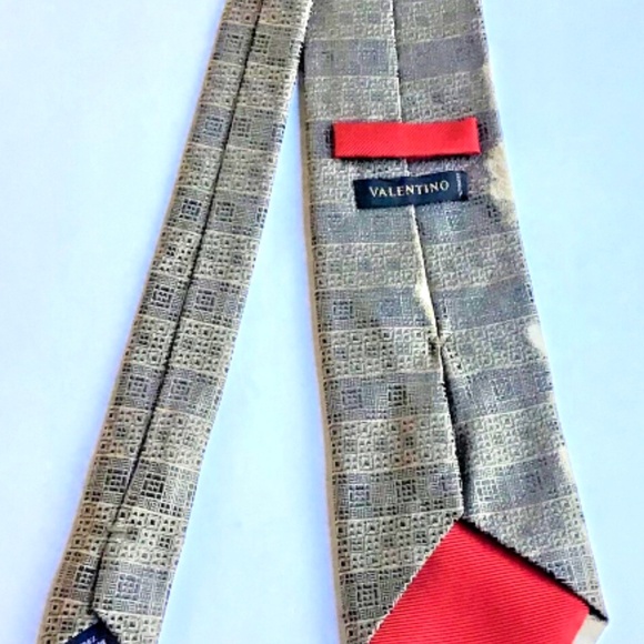 Valentino beige colours, nice pattern Silk tie Made in Italy 🇮🇹 NWOT - Picture 4 of 4